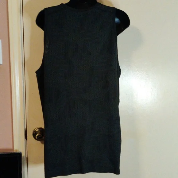 Lululemon Activewear Muscle Tank Size L - Picture 2 of 6